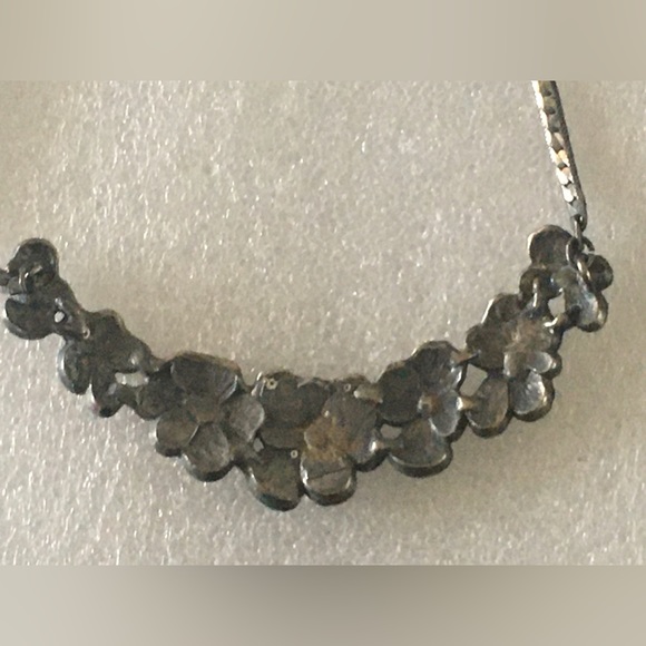 Floral Statement Necklace-Unmarked-Silvertone with Beige Flowers - Picture 6 of 9